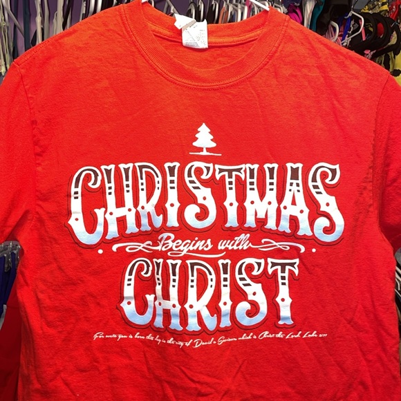 Red Christmas begins with Christs tshirt unique find ladies religious size small - Picture 3 of 6